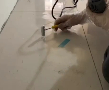道县瓷砖开裂维修公司专业分享瓷砖在铺贴前如果没有沥干水分，将会导致以下问题