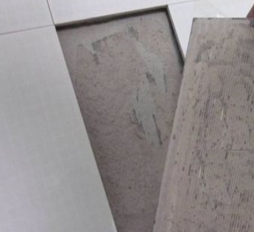 道县瓷砖空鼓维修公司分享瓷砖铺贴时如果打浆（即涂抹在瓷砖背面和基层上的砂浆或瓷砖胶）过少，会带来以下问题